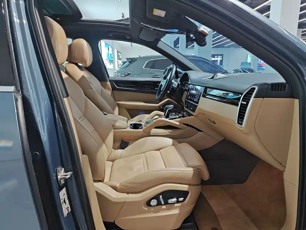 Porsche Cayenne Hybrid — миниатюра 9