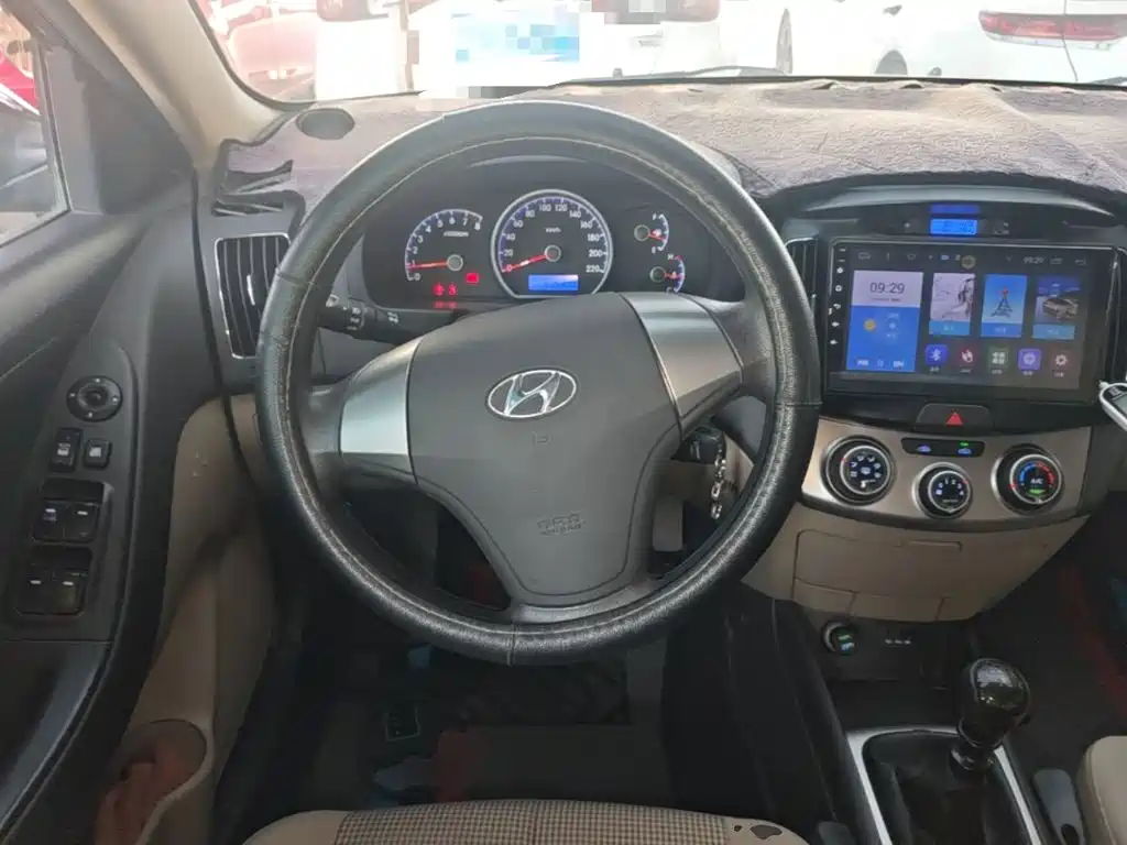Hyundai Elantra — миниатюра 11