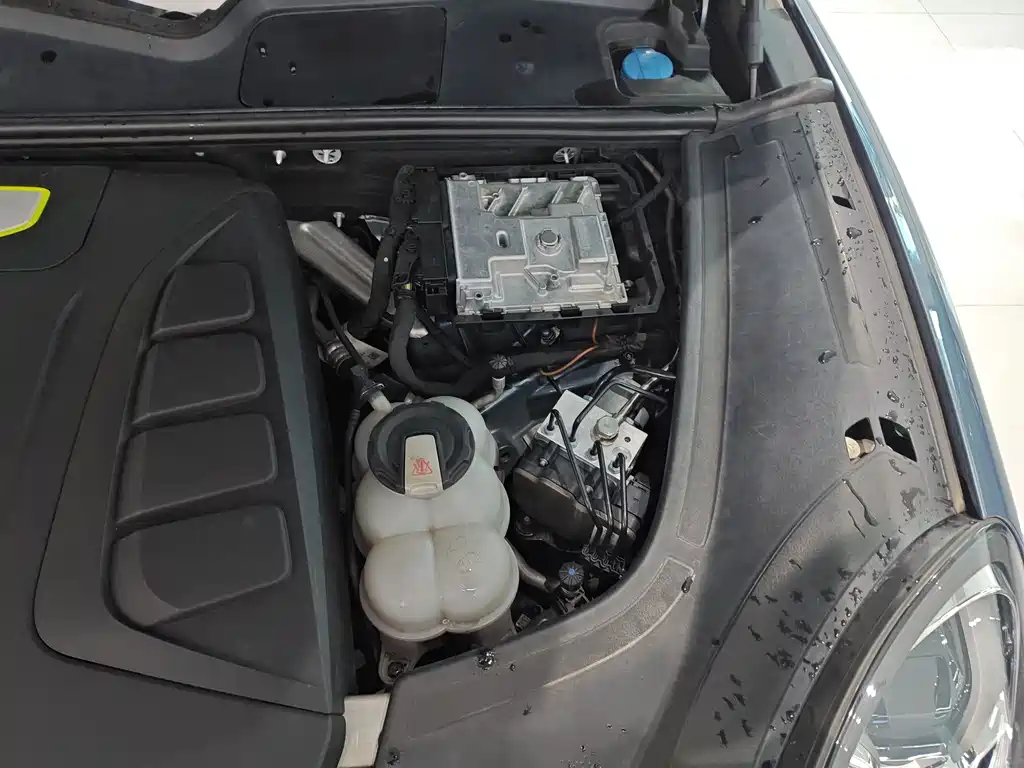 Porsche Cayenne Hybrid — миниатюра 35