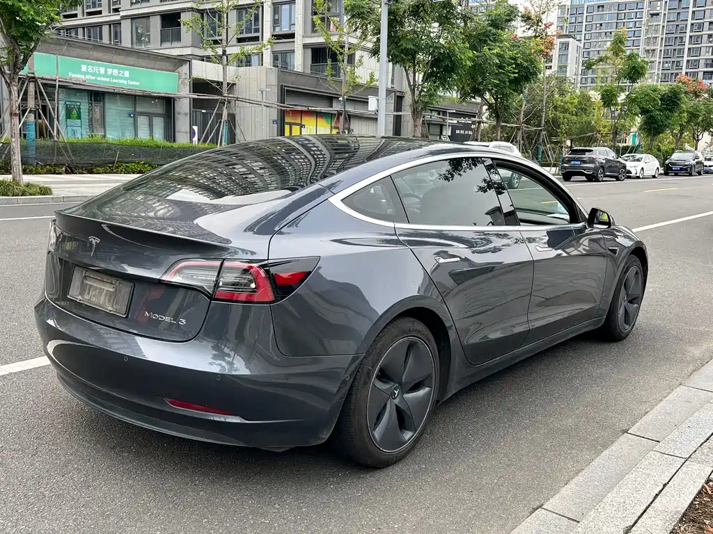 Tesla Model 3 — миниатюра 15