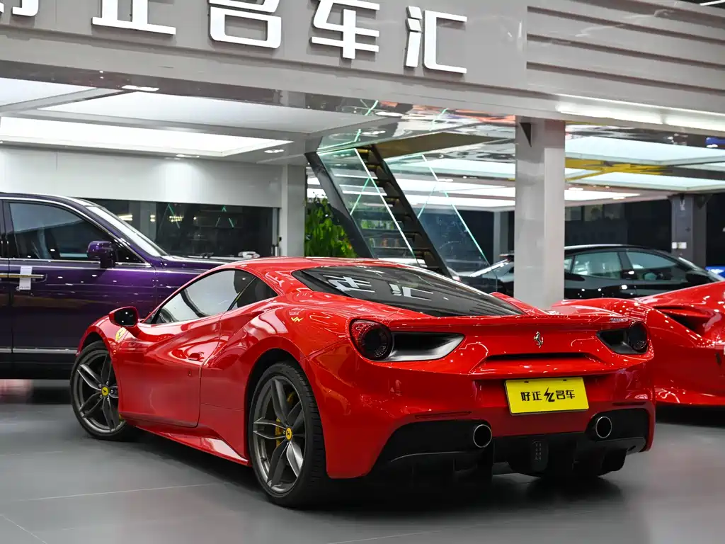 FERRARI 488