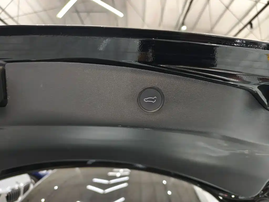 Tesla Model 3 — миниатюра 15