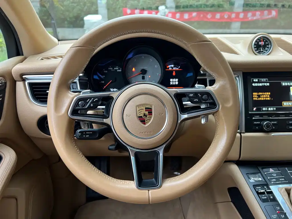 Porsche Macan — миниатюра 16