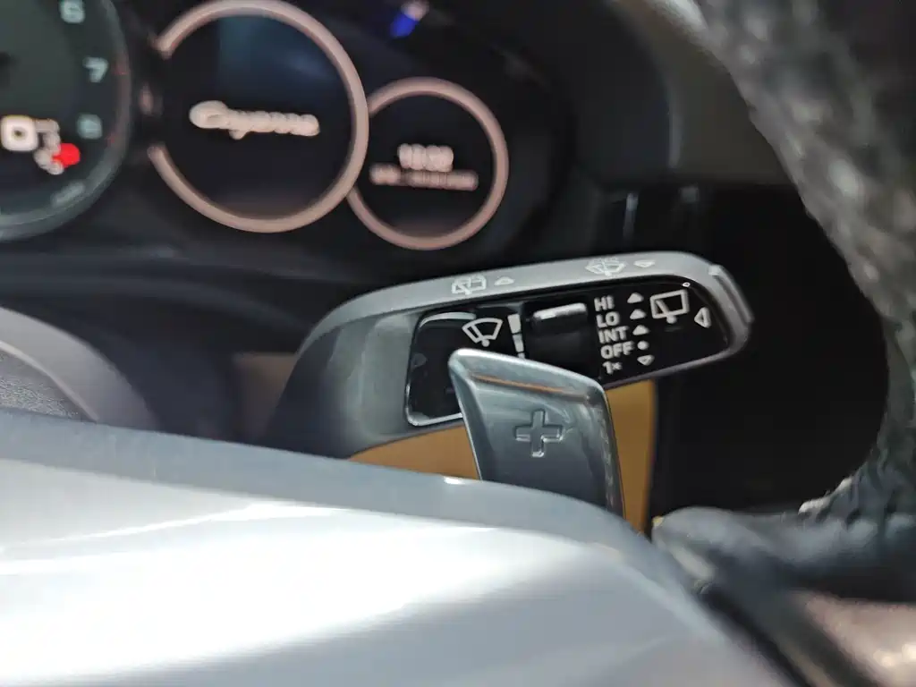 Porsche Cayenne Hybrid — миниатюра 13