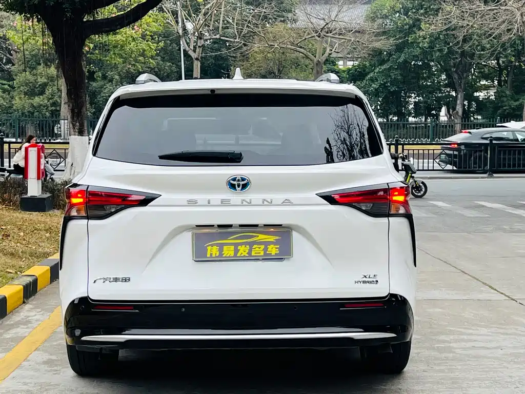 Toyota Sienna — миниатюра 5