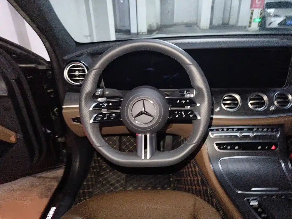 Mercedes-Benz E-Class — миниатюра 6