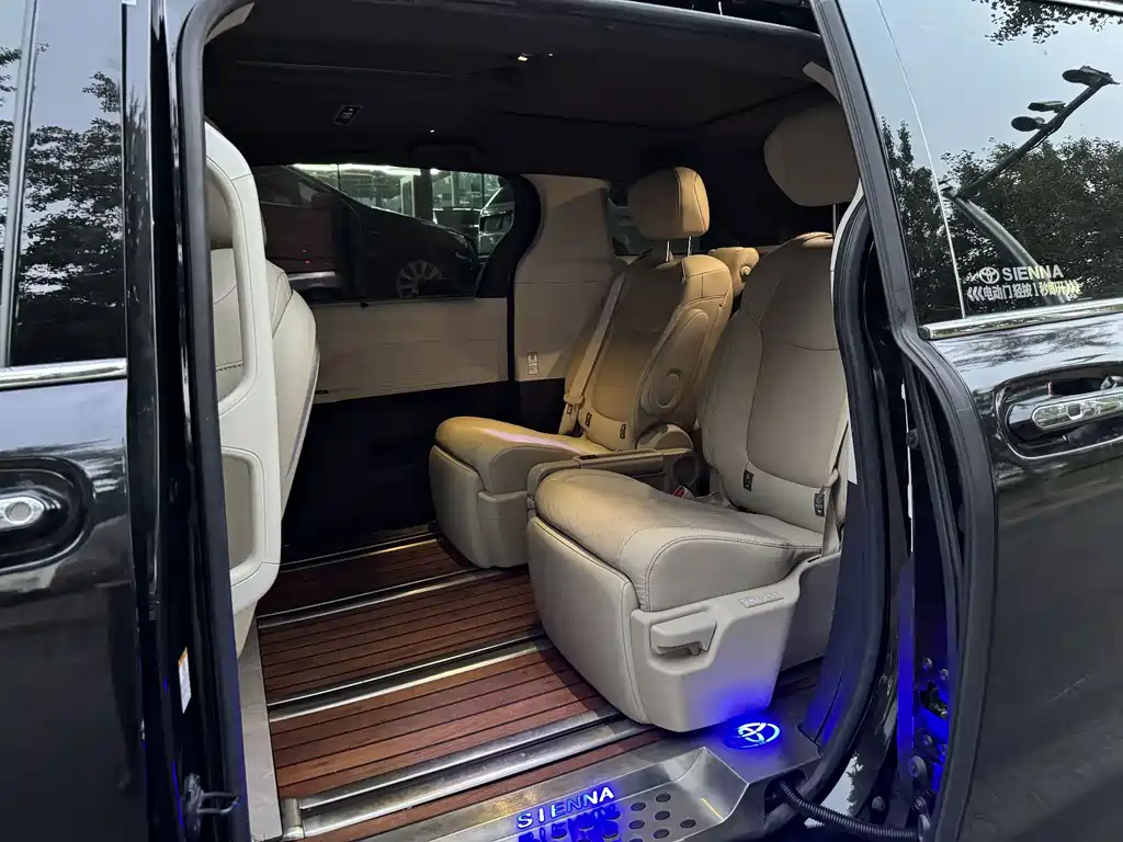 Toyota Sienna — миниатюра 16