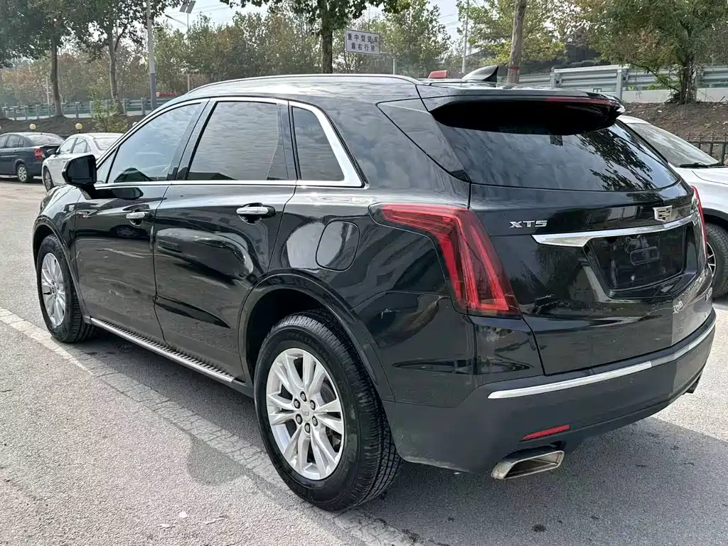 CADILLAC XT5