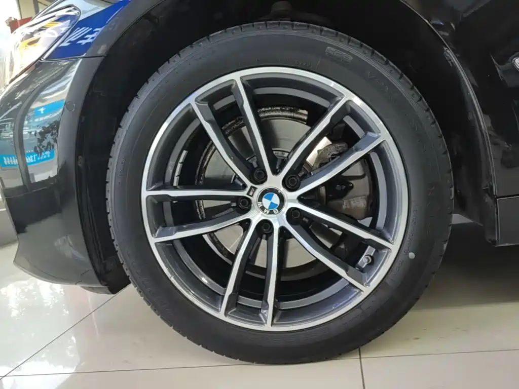 BMW 5 Series — миниатюра 23