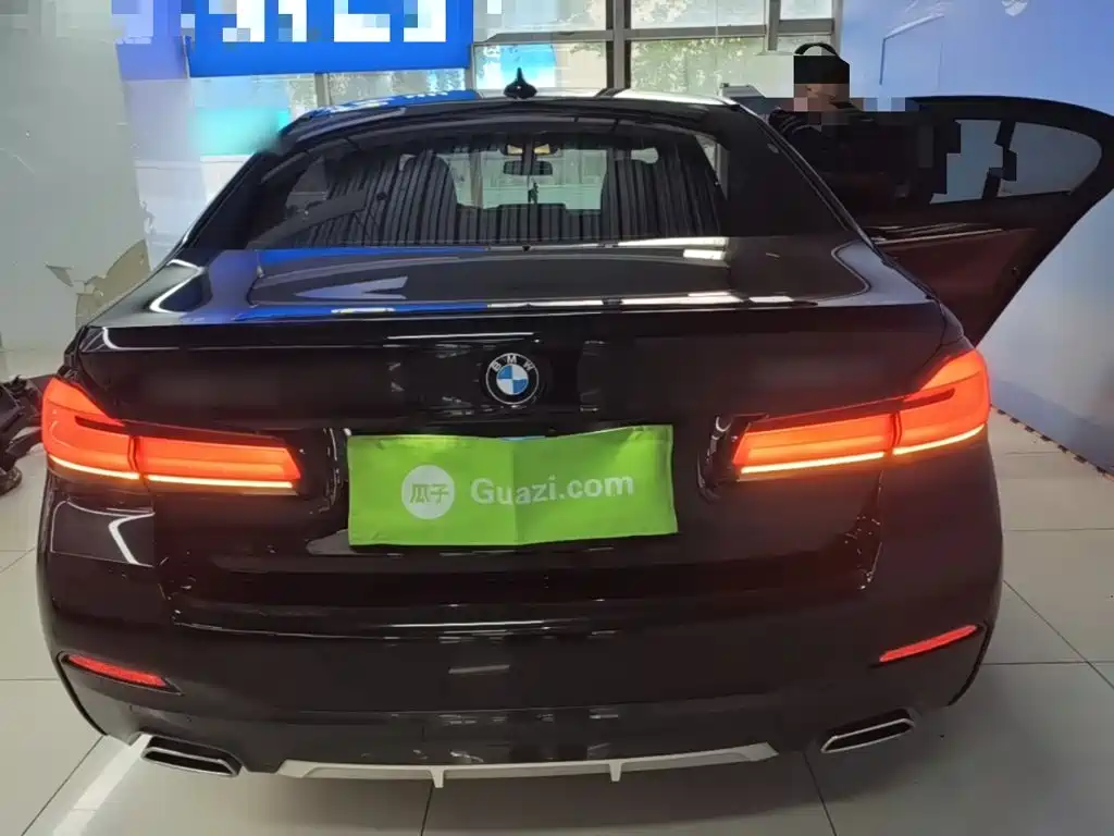 BMW 5 Series — миниатюра 6