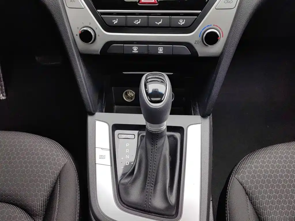 Hyundai Elantra — миниатюра 13