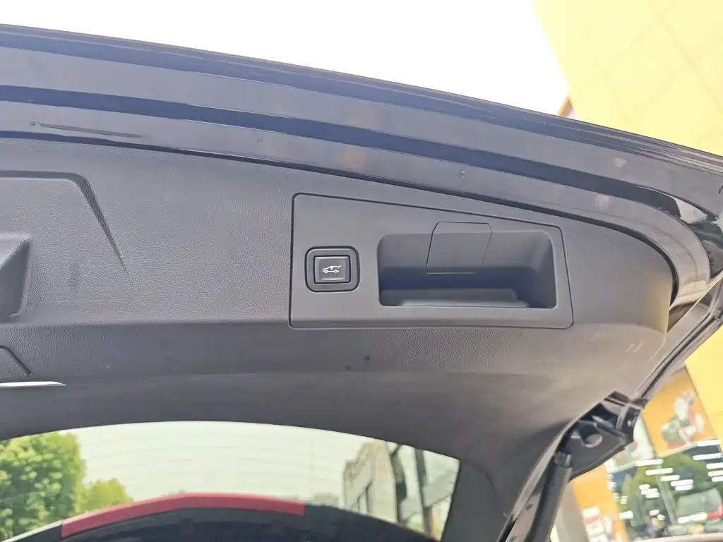 Cadillac XT5 — миниатюра 16