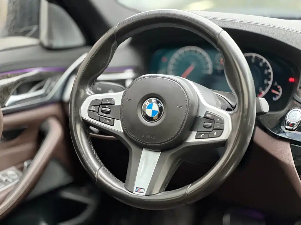 BMW 5 Series — миниатюра 5