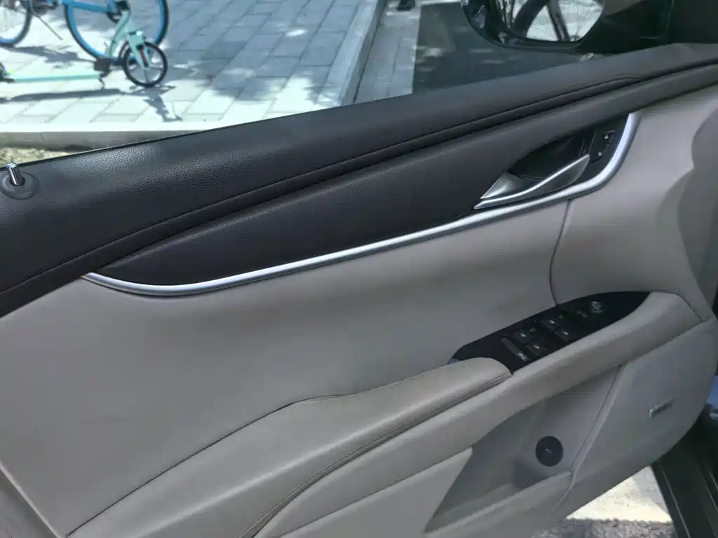 Cadillac XTS — миниатюра 6