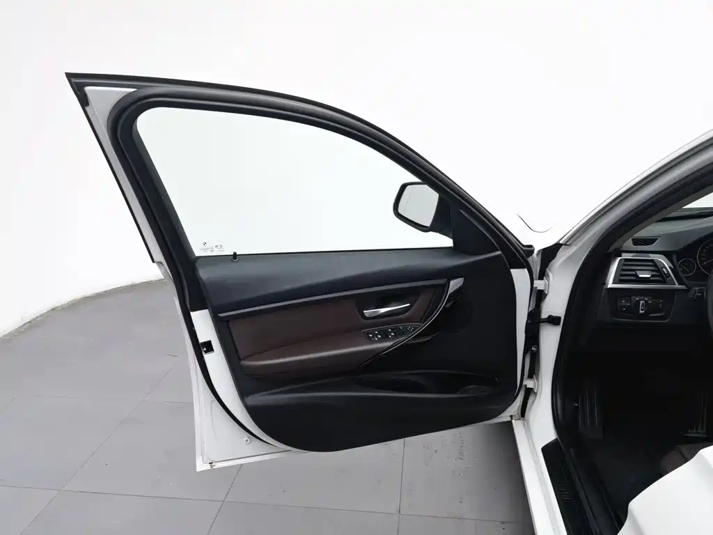 BMW 3 Series — миниатюра 8