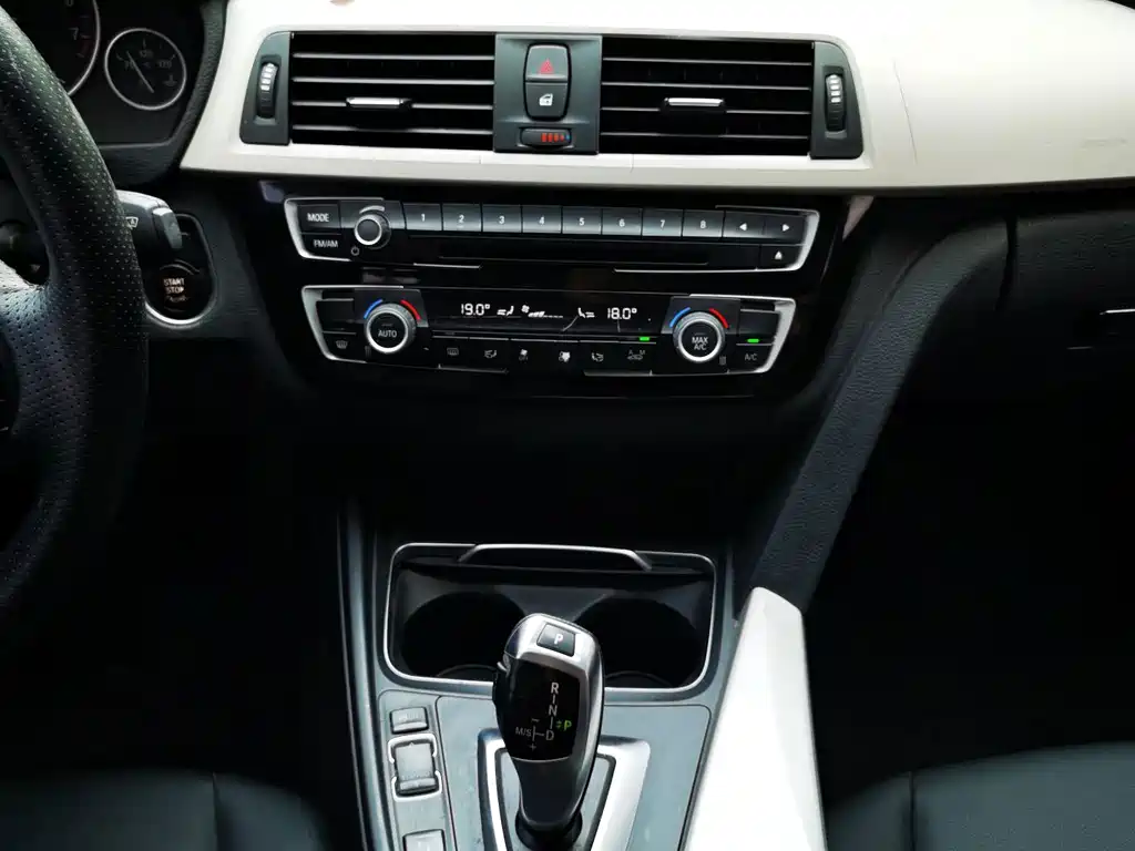 BMW 3 Series — миниатюра 12