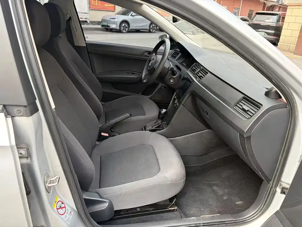 Volkswagen Santana — миниатюра 9