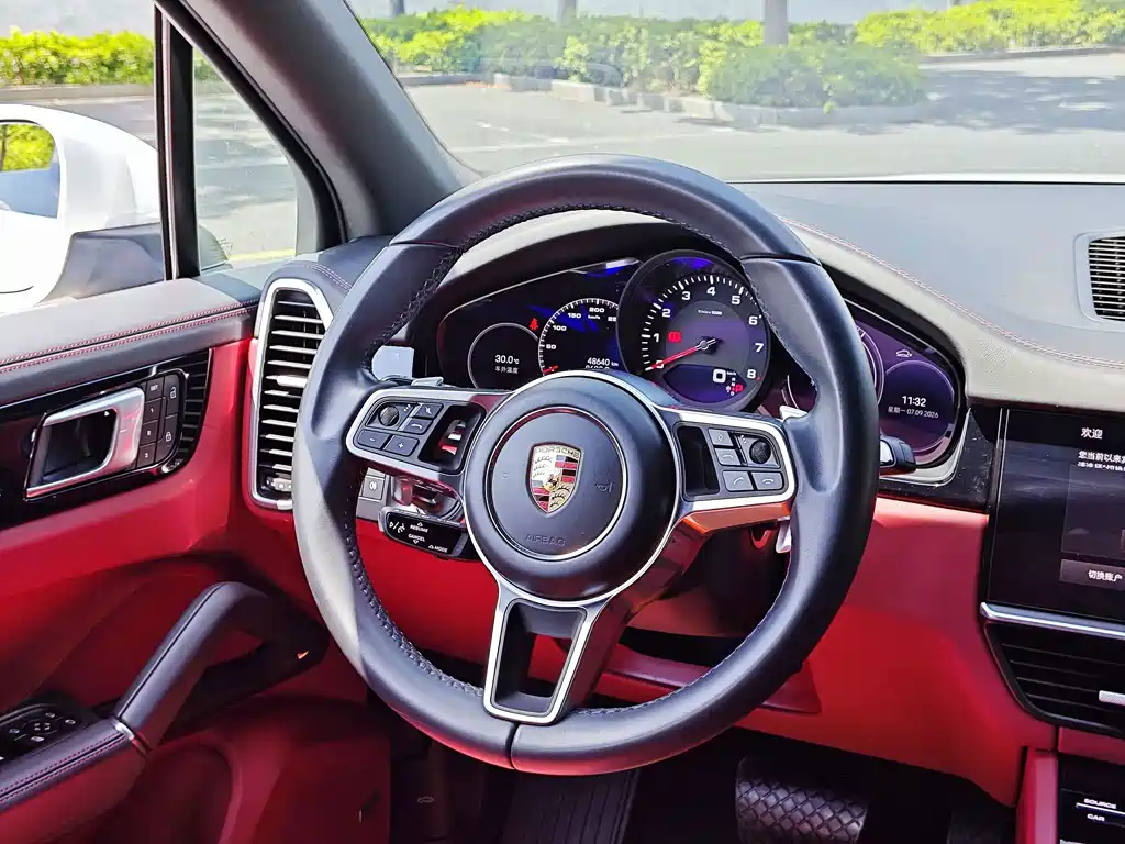 Porsche Cayenne — миниатюра 9