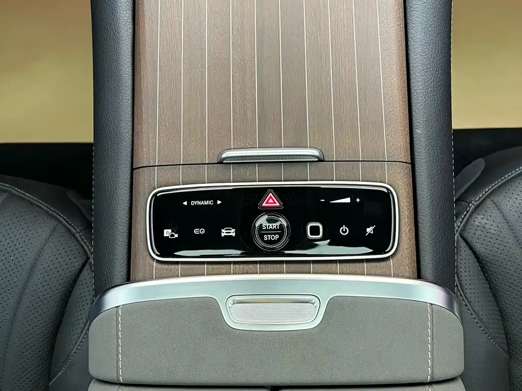 Mercedes-Benz EQS SUV — миниатюра 15