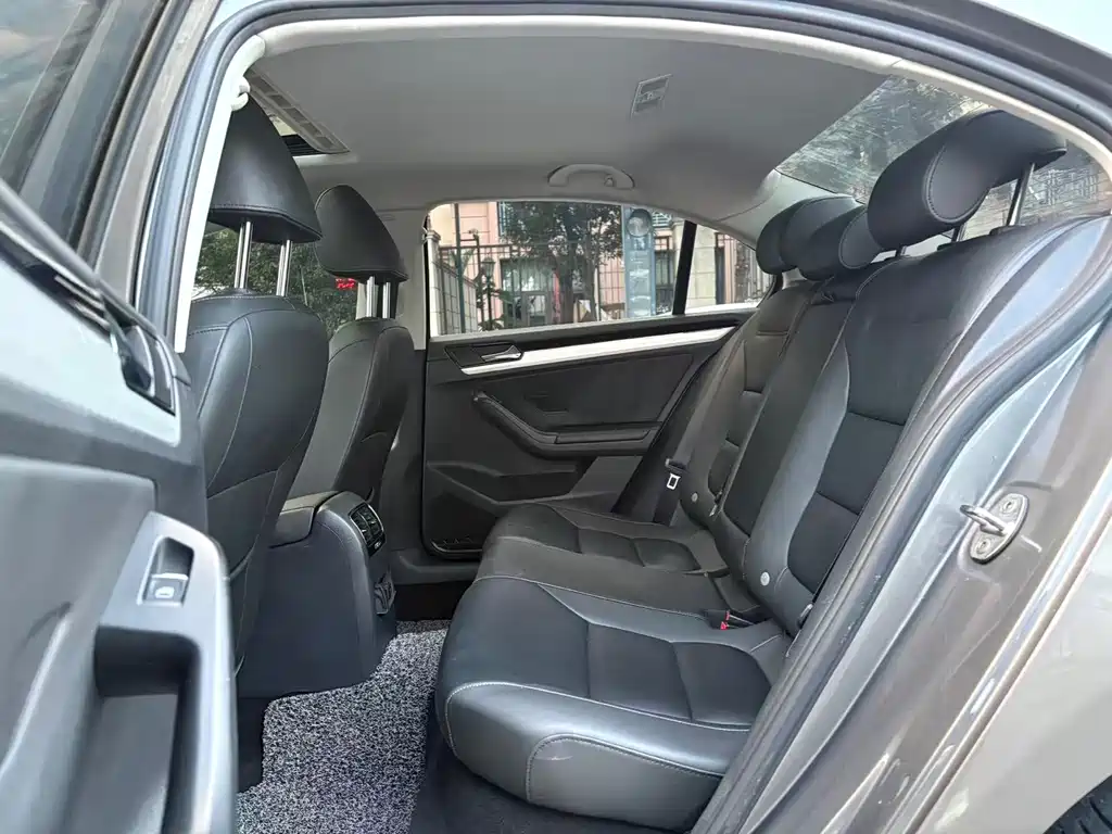 Volkswagen Sagitar — миниатюра 7