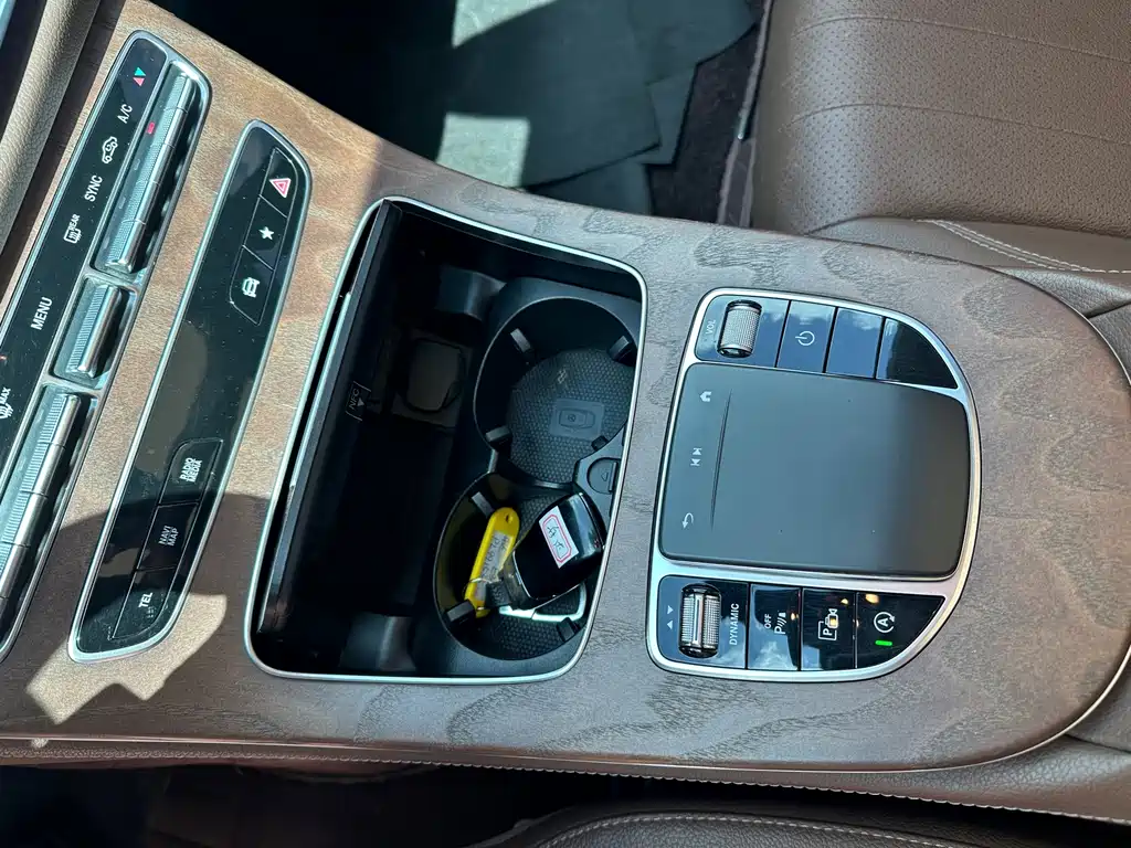 Mercedes-Benz E-Class — миниатюра 6