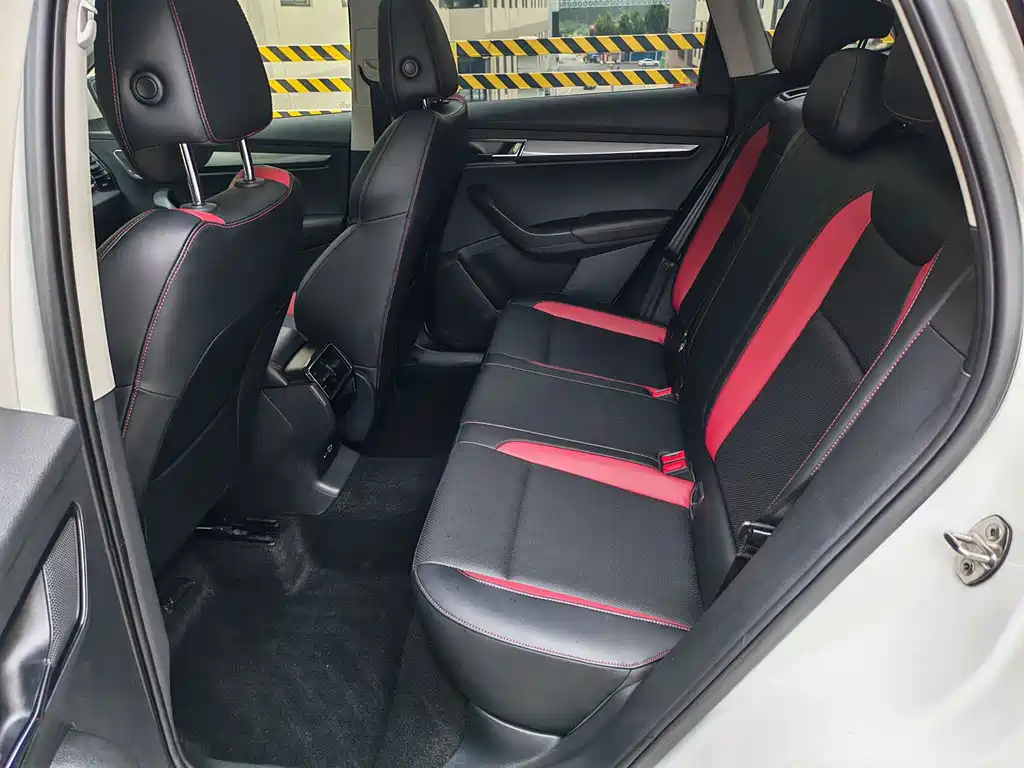 Skoda Karoq — миниатюра 5