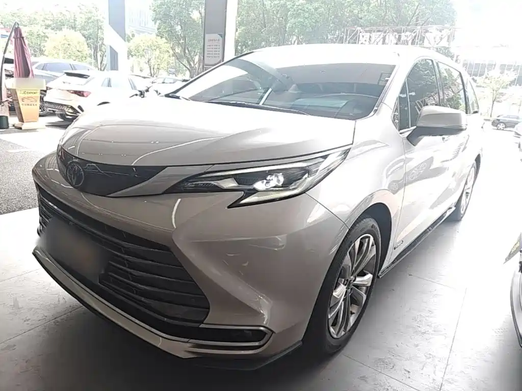 Toyota Sienna — миниатюра 2