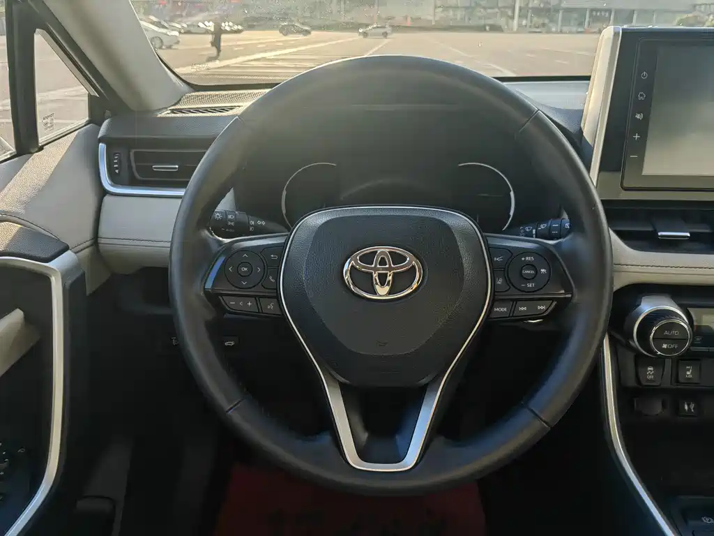 Toyota RAV4 — миниатюра 17