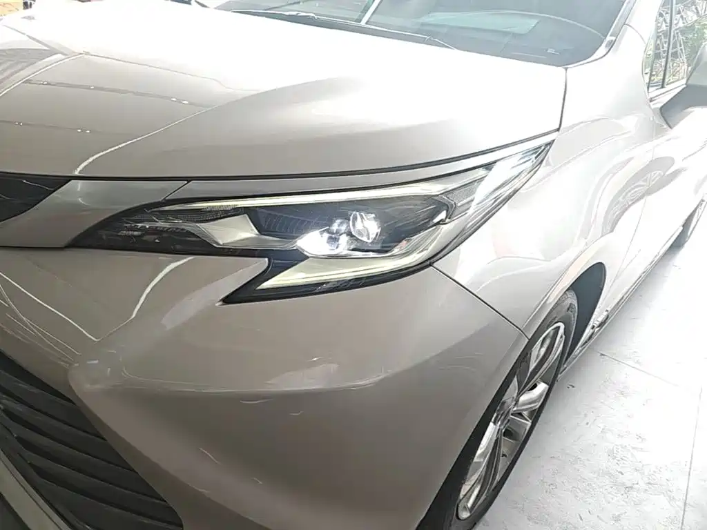 Toyota Sienna — миниатюра 24