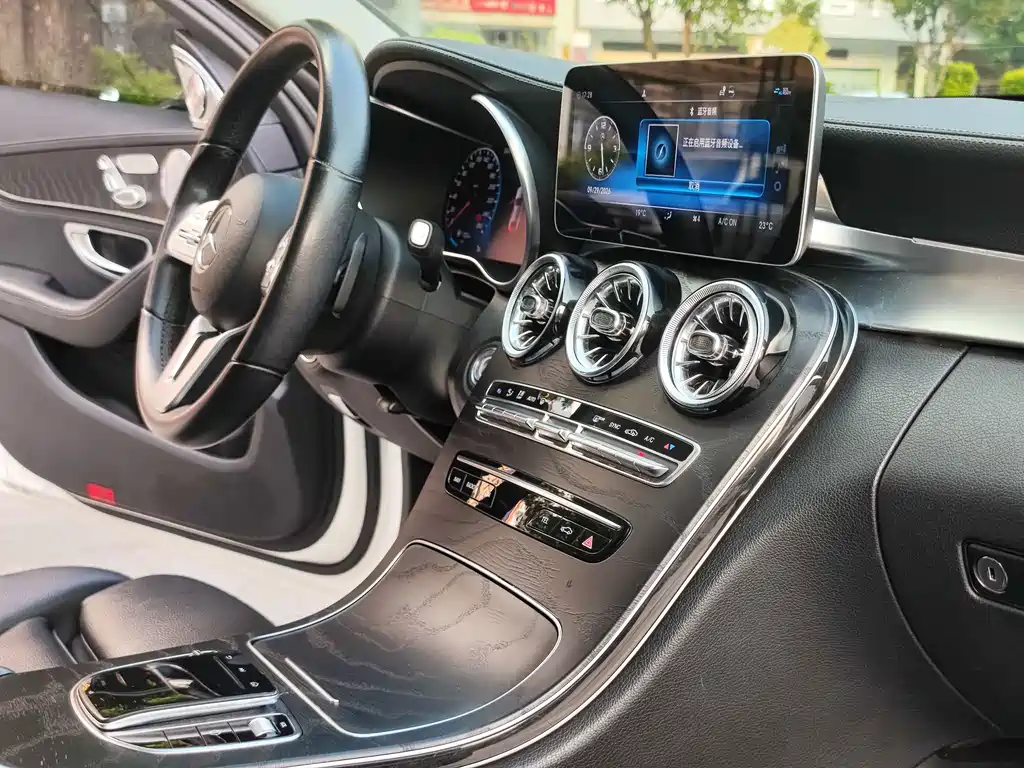 Mercedes-Benz C-Class — миниатюра 12