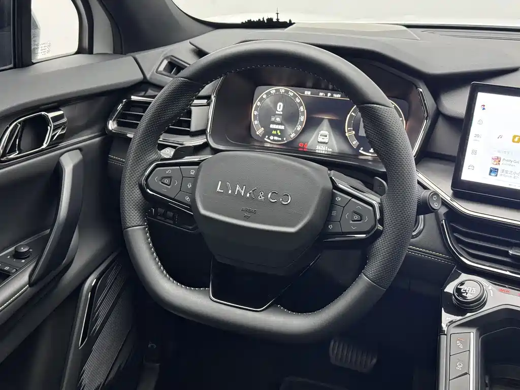 Lynk & Co 06 — миниатюра 16