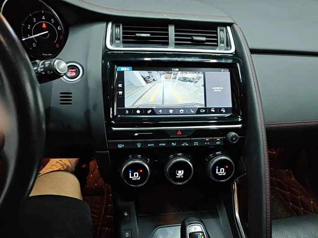 Jaguar E-PACE — миниатюра 13