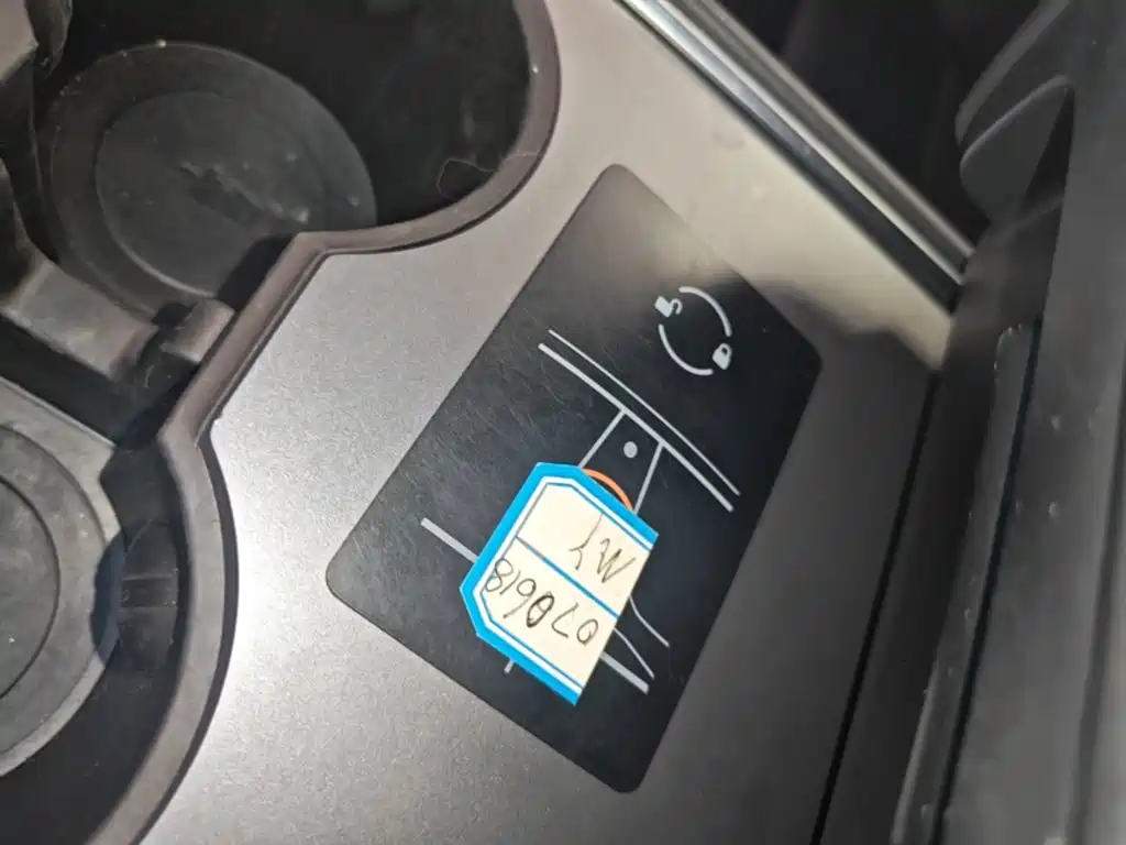 Tesla Model Y — миниатюра 9