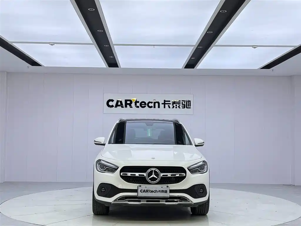MERCEDES-BENZ GLA
