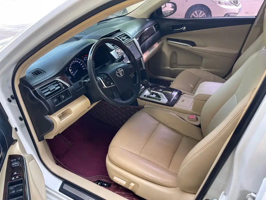 Toyota Camry — миниатюра 4