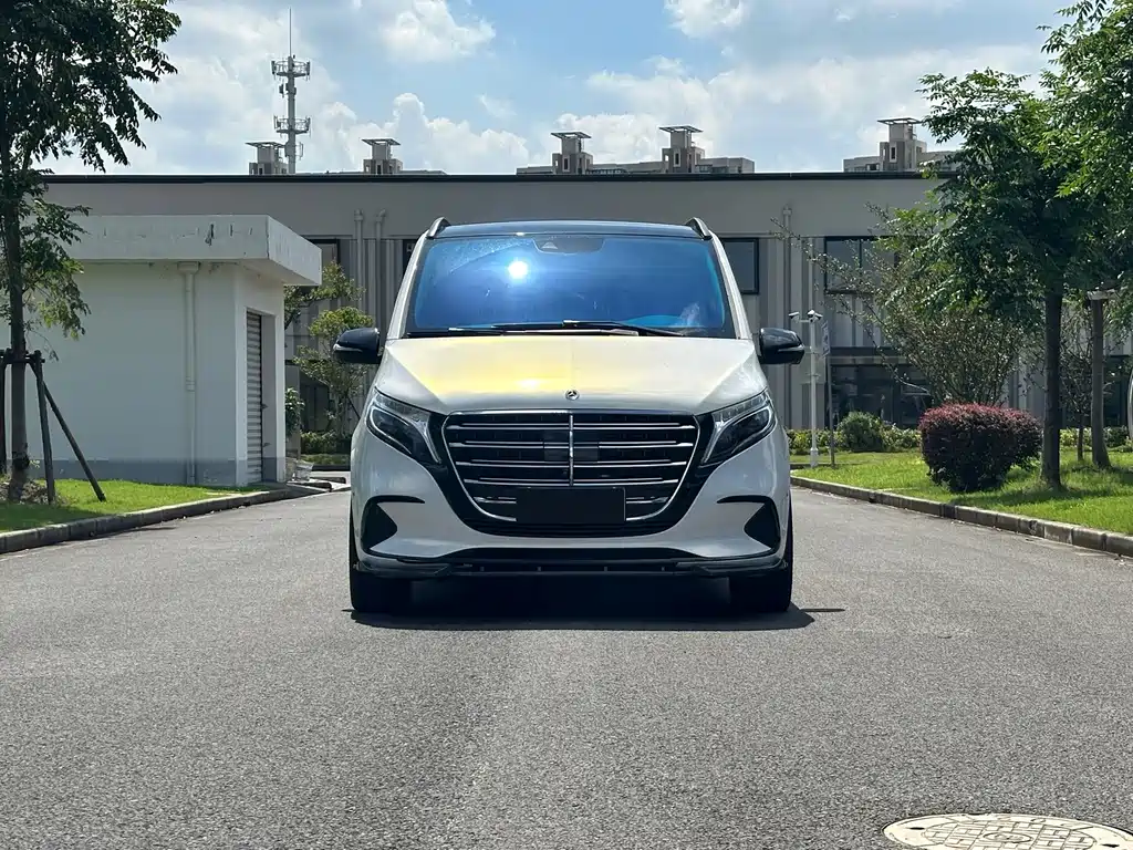 Mercedes-Benz V-Class — миниатюра 2