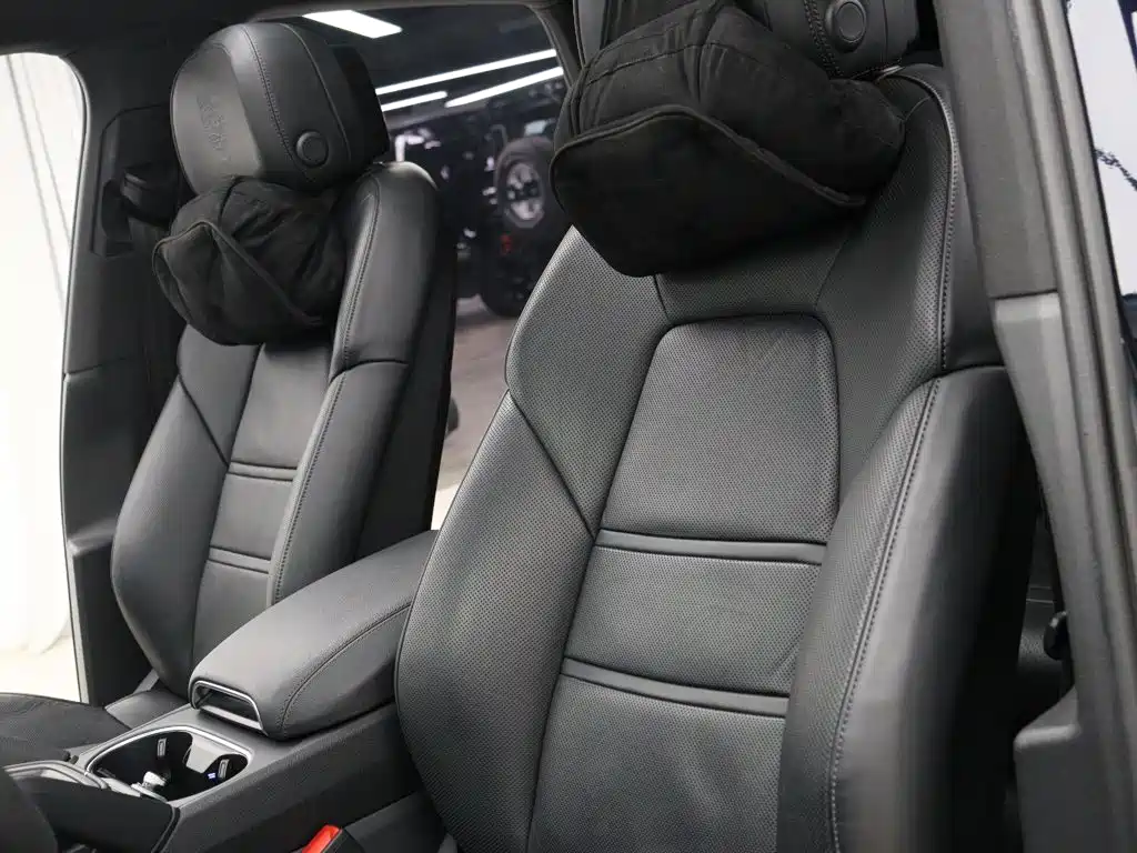 Porsche Cayenne — миниатюра 4
