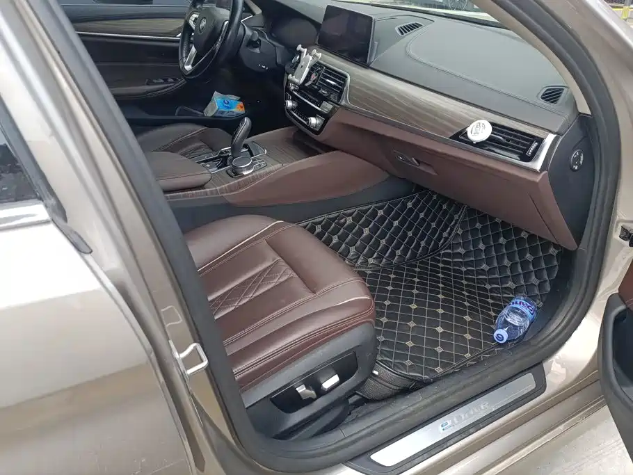 BMW 5 Series New Energy — миниатюра 8