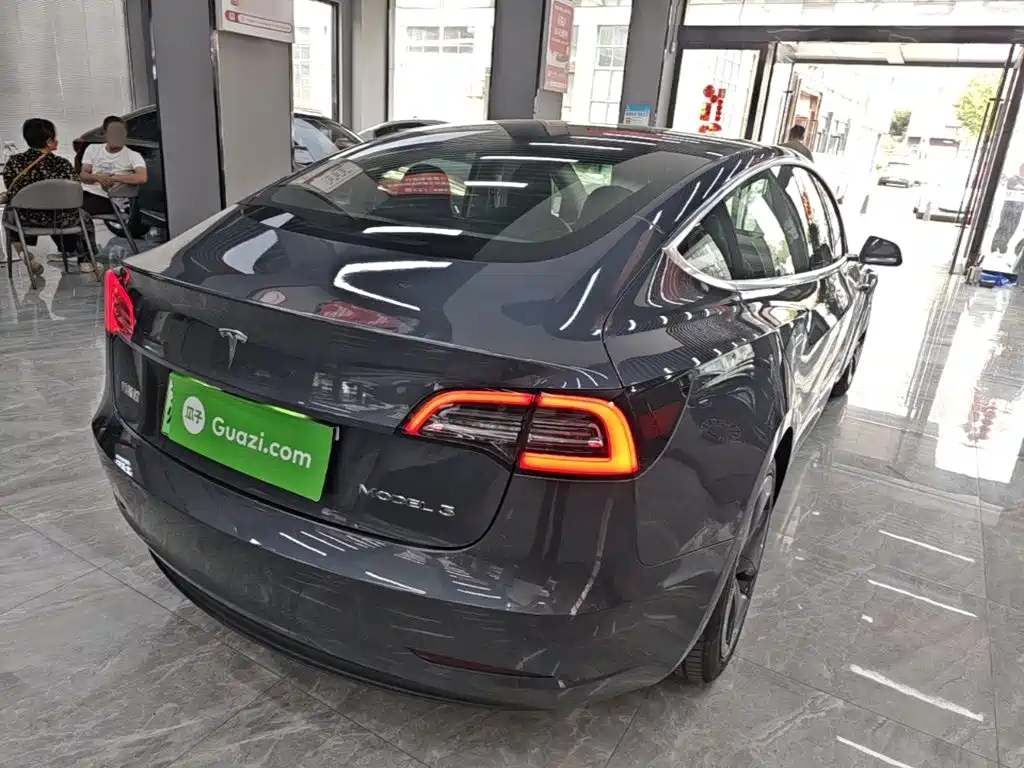 Tesla Model 3 — миниатюра 7