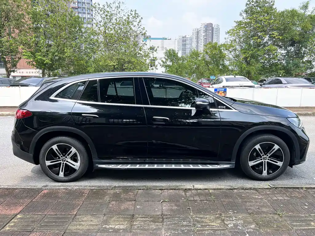 Mercedes-Benz EQE SUV — миниатюра 4