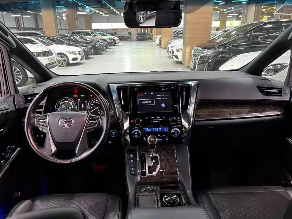 Toyota Vellfire — миниатюра 7
