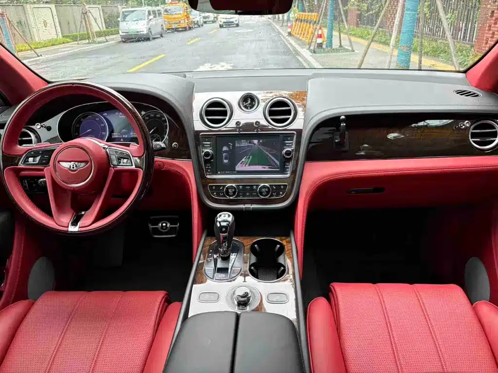 Bentley Bentayga — миниатюра 13
