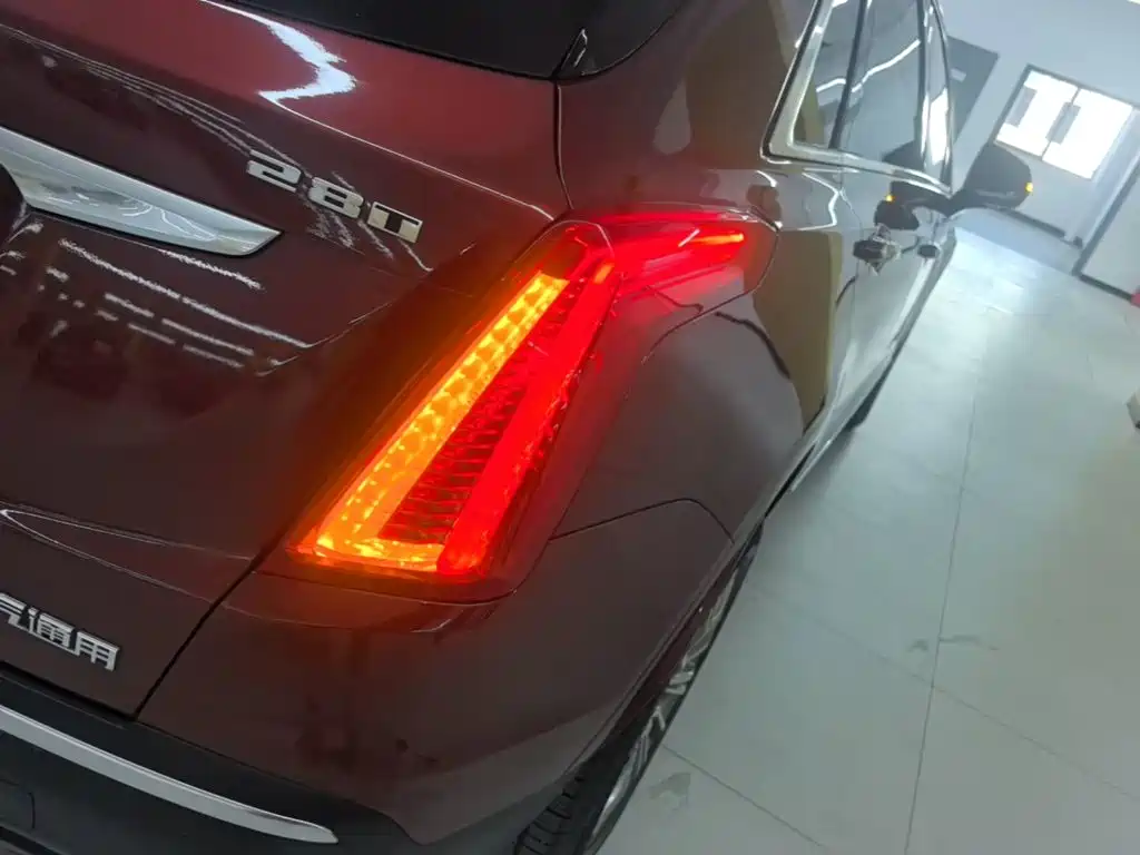 Cadillac XT5 — миниатюра 8