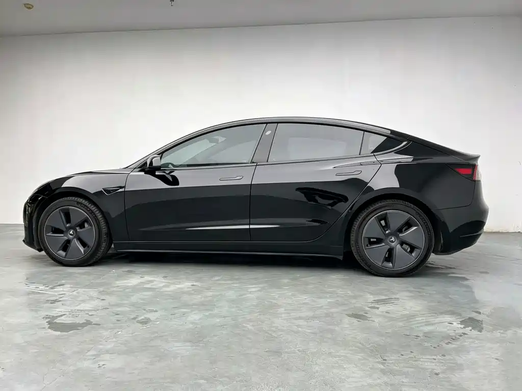 Tesla Model 3 — миниатюра 17