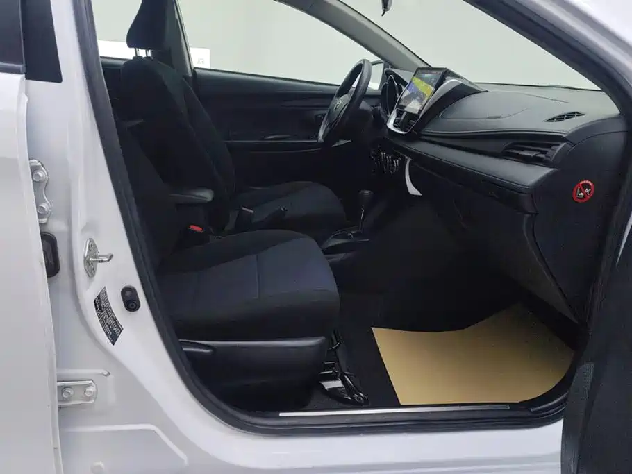 Toyota Yaris L — миниатюра 8