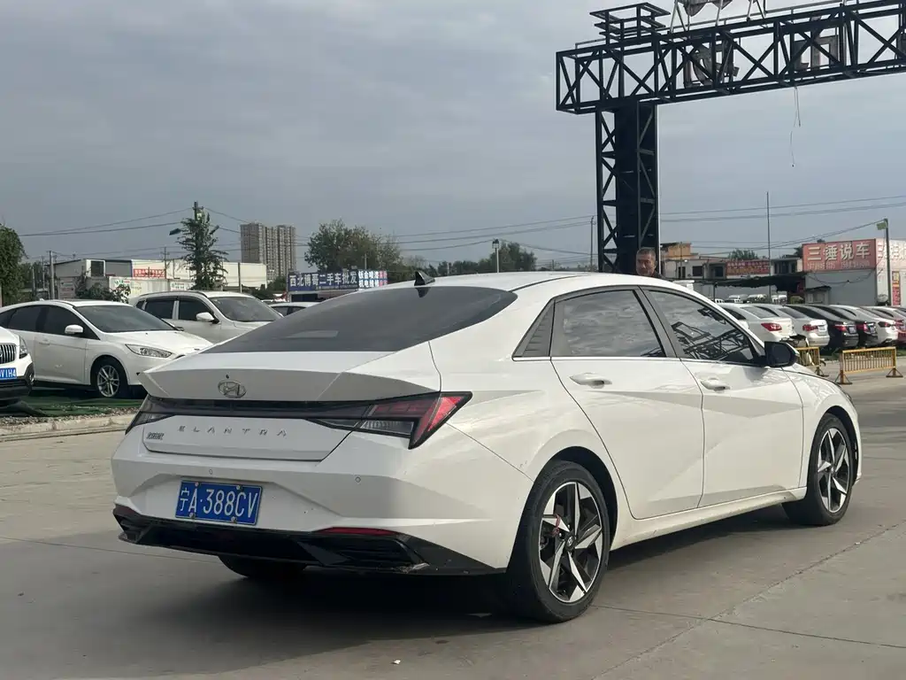 Hyundai Elantra — миниатюра 10