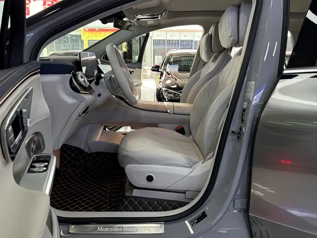 Mercedes-Benz EQE SUV — миниатюра 9