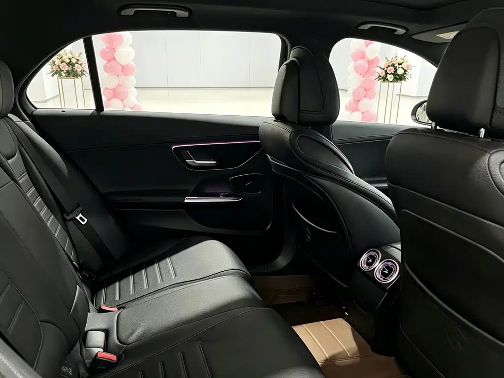 Mercedes-Benz C-Class — миниатюра 8