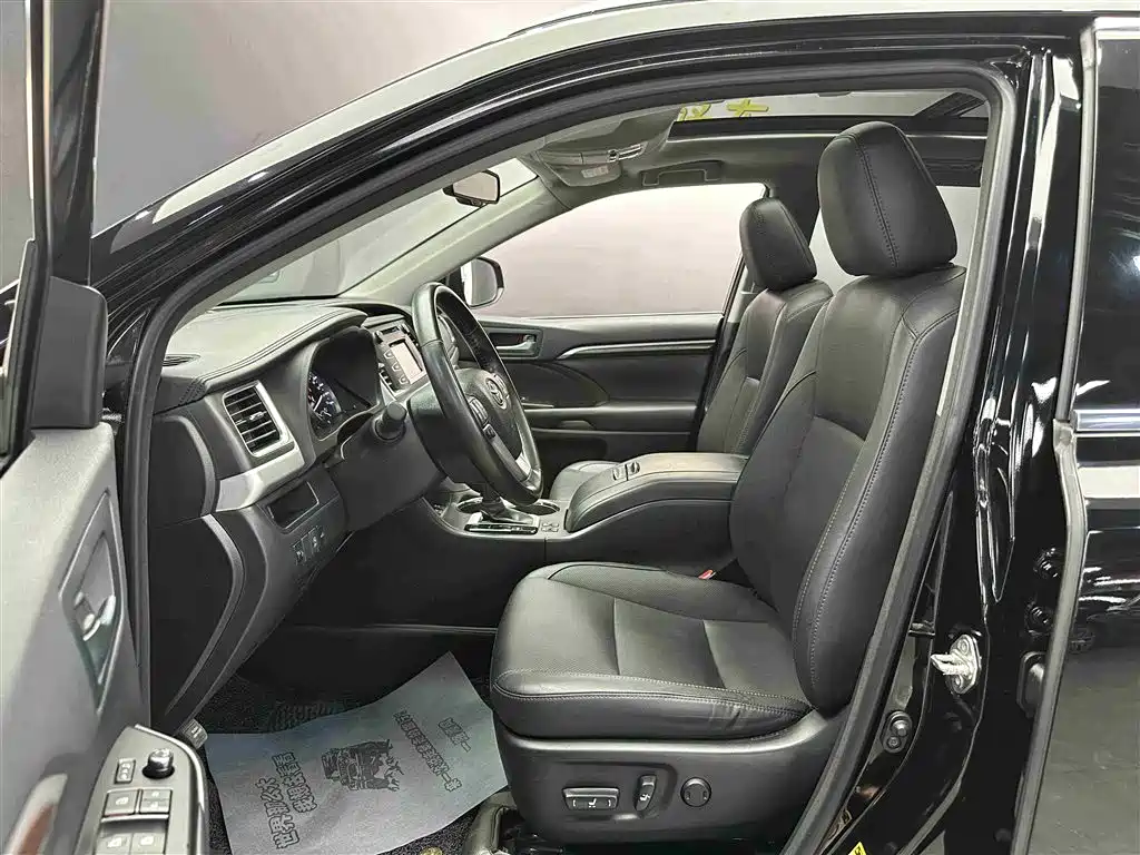 Toyota Highlander 2017 2.0T Luxury 7 мест