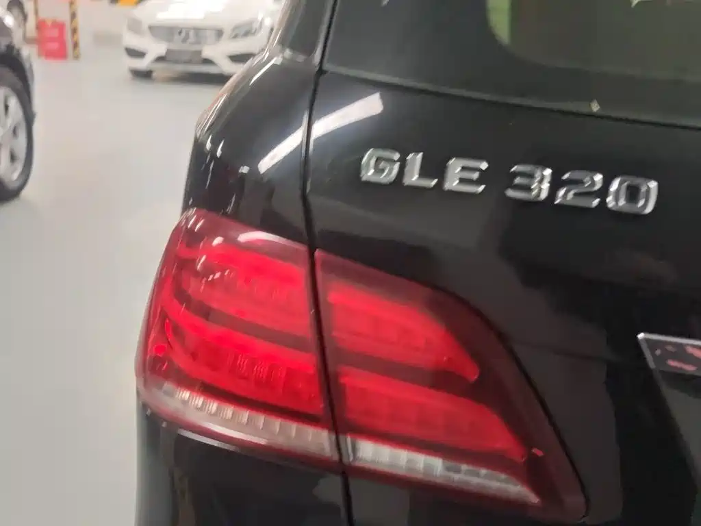 Mercedes-Benz GLE (Import) — миниатюра 16